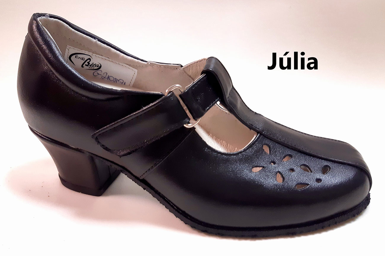 Julia_r.jpg